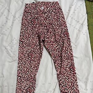 Born Primitive Synergy Legging - Abstract Red and Cream